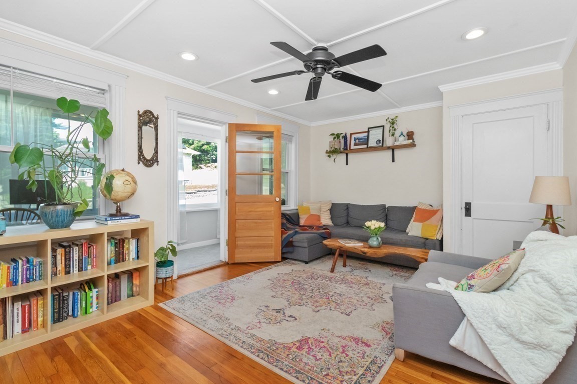 107 Lexington St Unit 1, Watertown, MA 02472