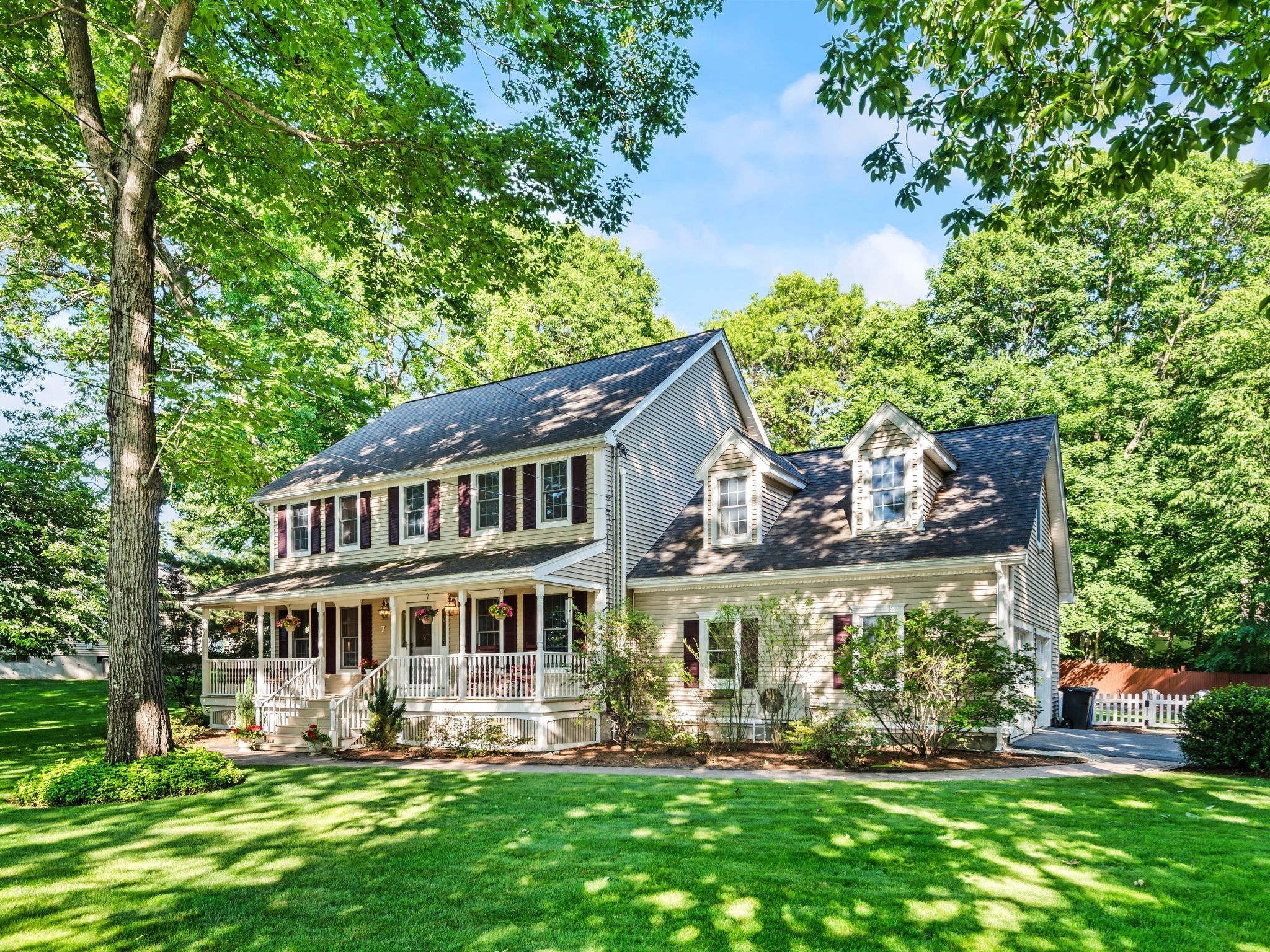 7 Woodcliffe Ave, Worcester, MA 01604