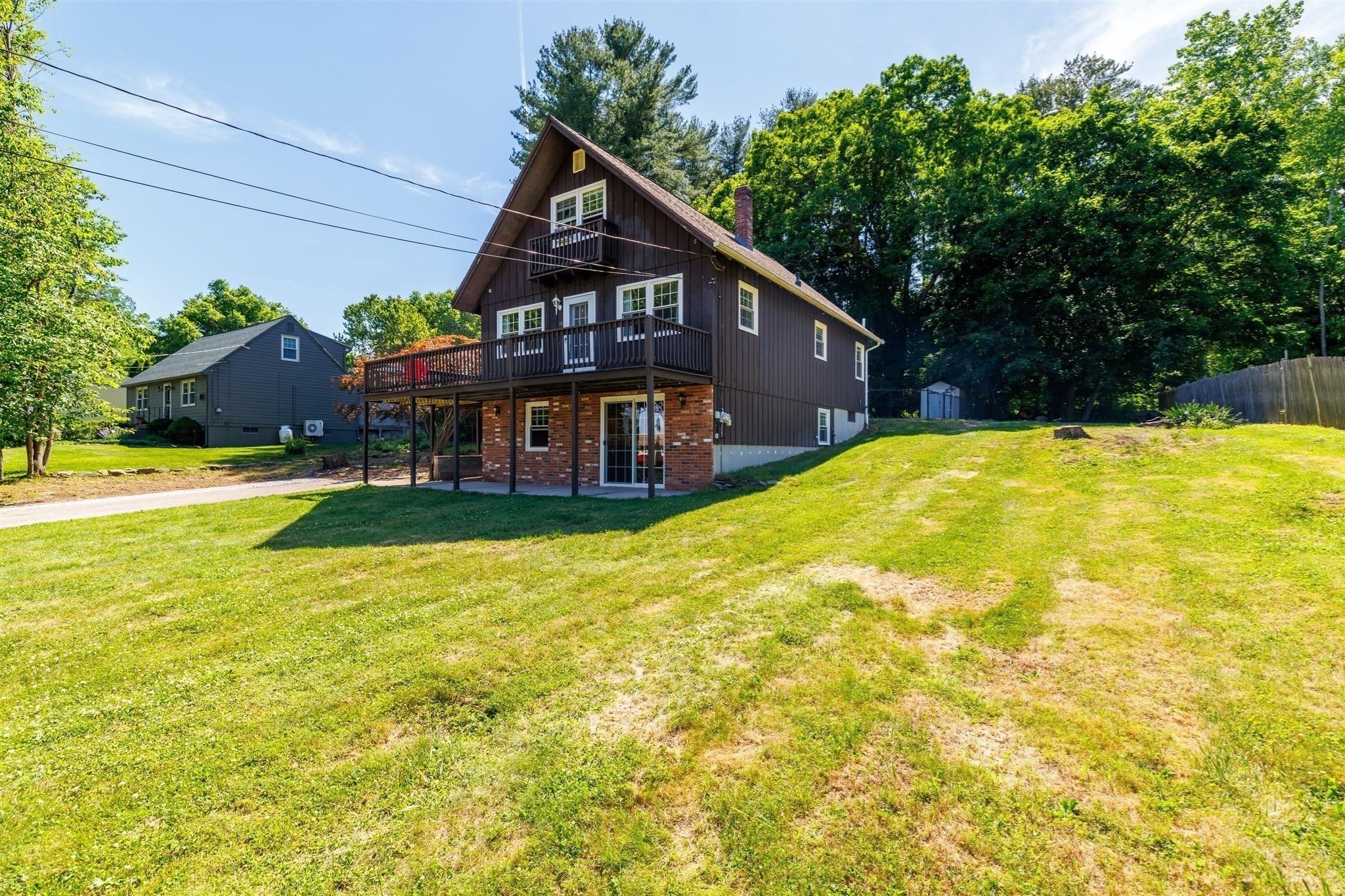33 Lakeview Ave, Dudley, MA 01571