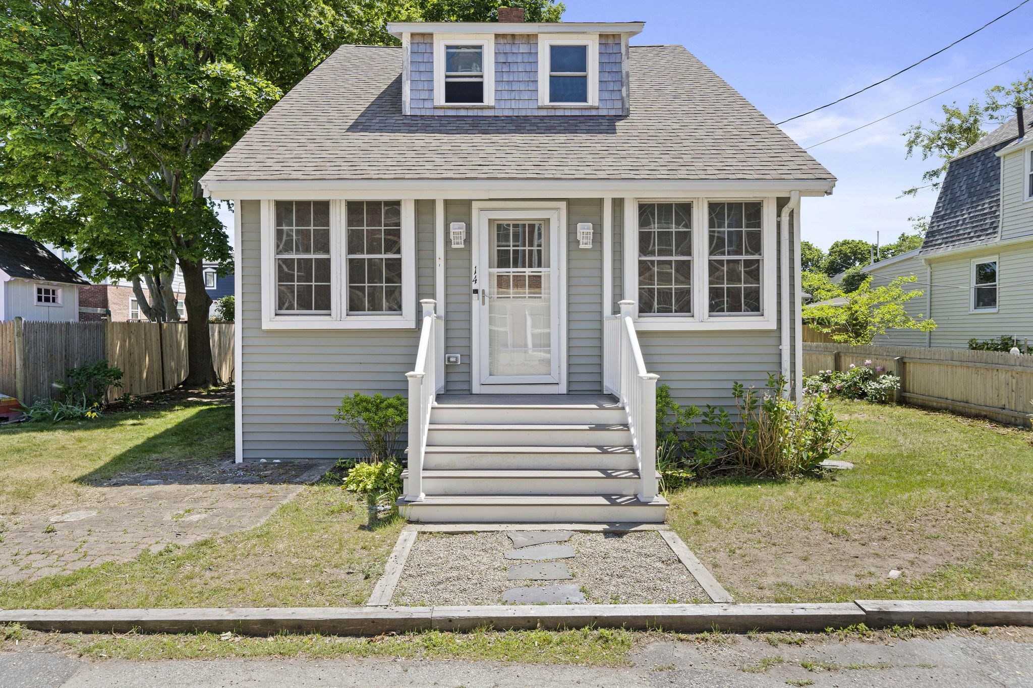 14 L St, Hull, MA 02045