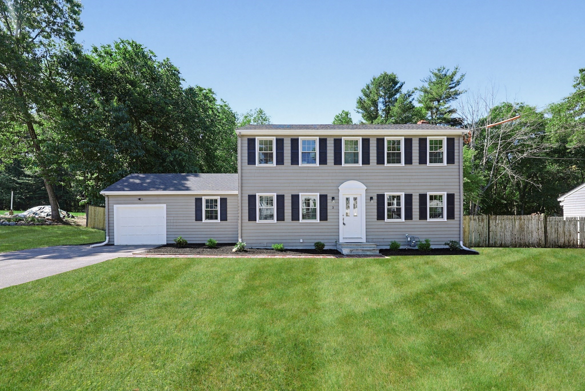3 Gwynne Rd, Franklin, MA 02038