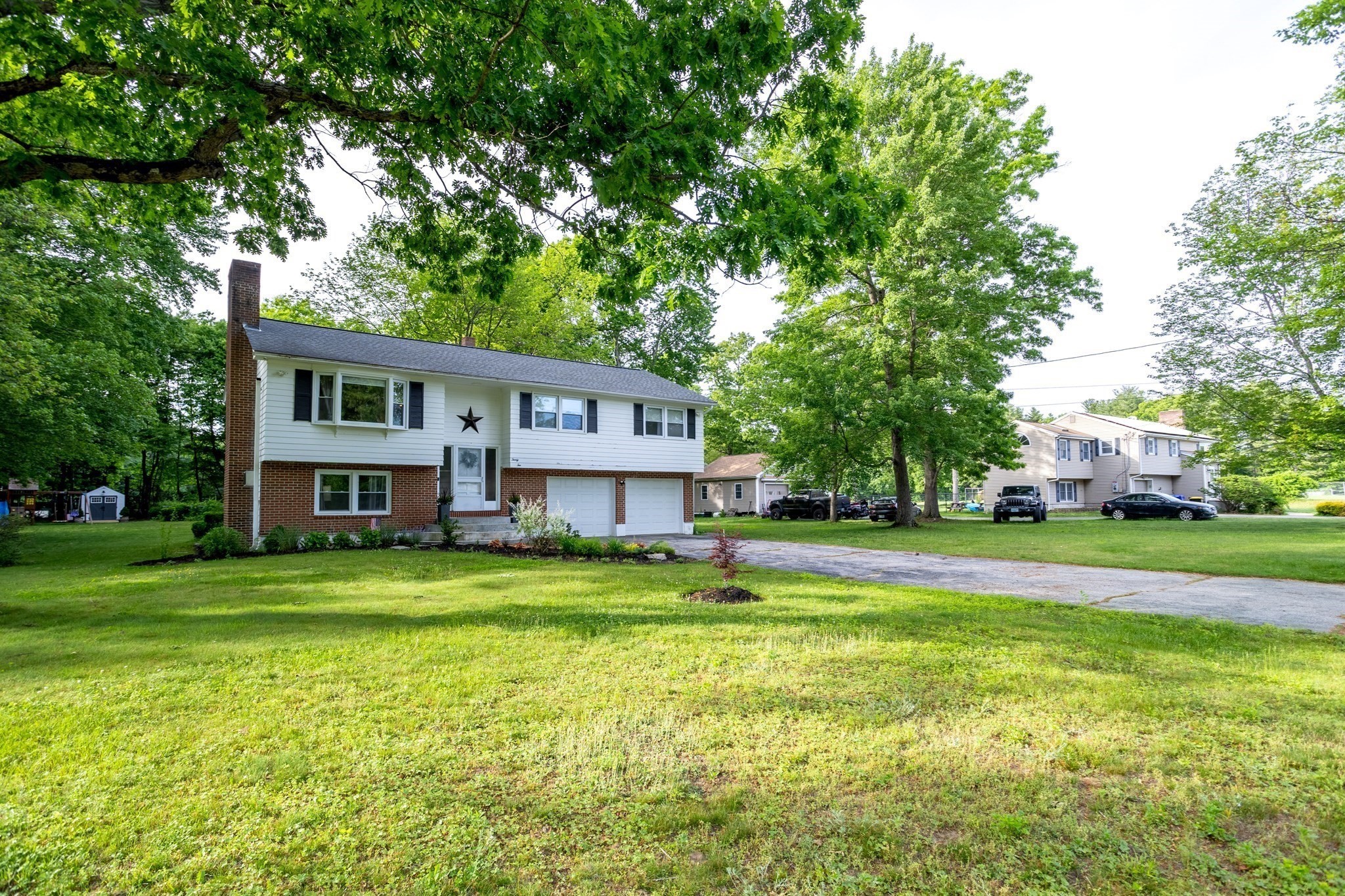 32 Alvirne Dr, Hudson, NH 03051