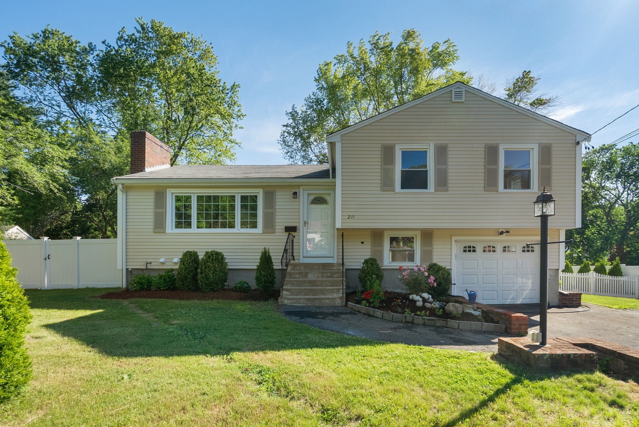 221 Totten Pond Rd, Waltham, MA 02451