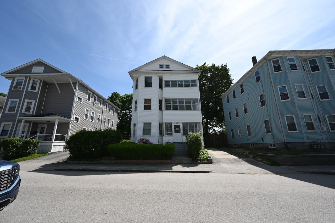 14 Derby St, Worcester, MA 01604