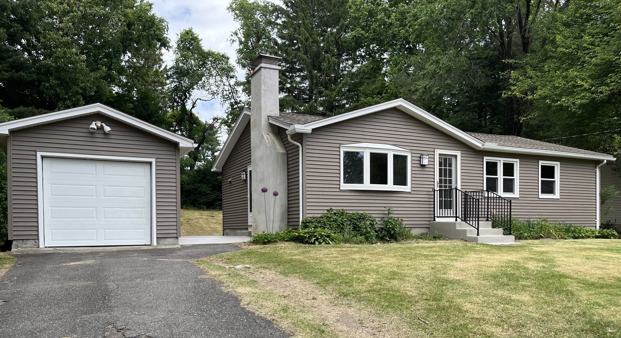 39 Jeffrey, Amherst, MA 01002