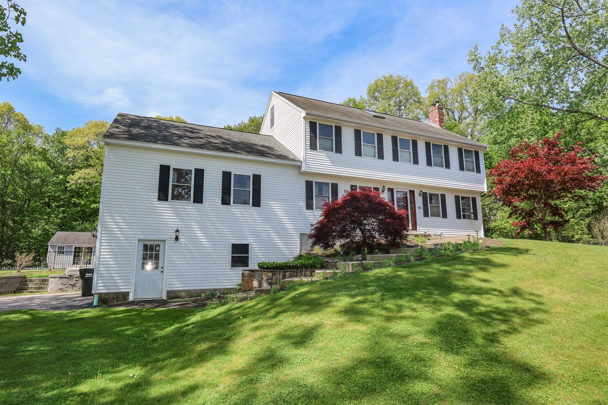 13 Deerfield Dr, Pepperell, MA 01463