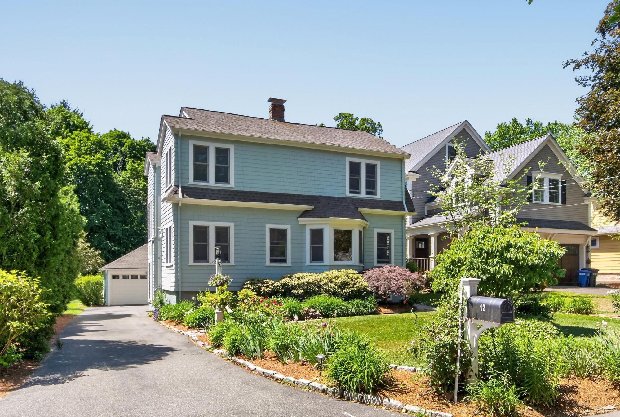 12 Middle St, Lexington, MA 02421