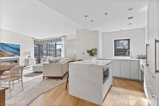 580 Washington St., Apt 1002