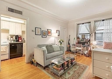 464 Commonwealth