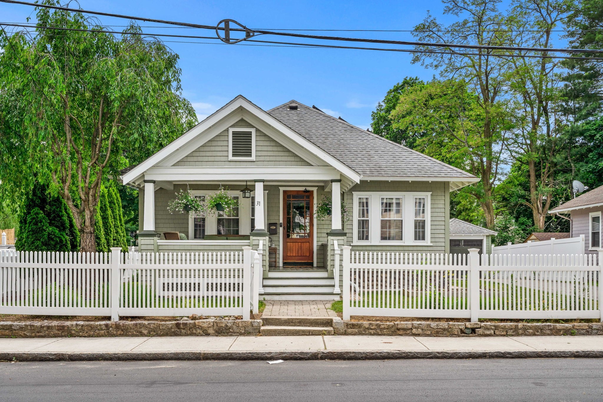 31 Sycamore St, Lowell, MA 01852