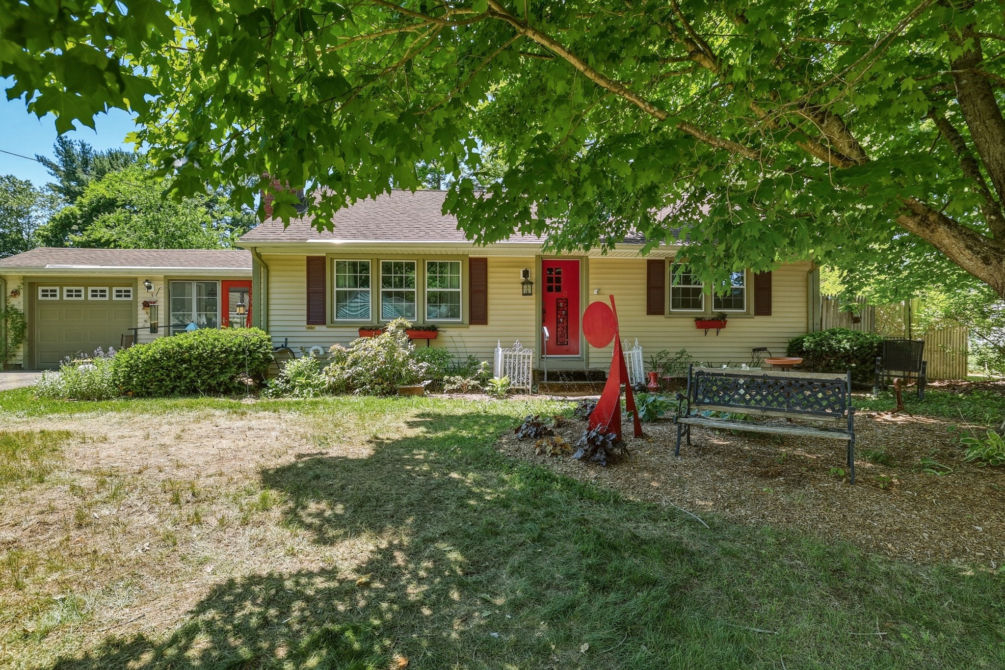 15 Gilrain Ter, Northampton, MA 01062