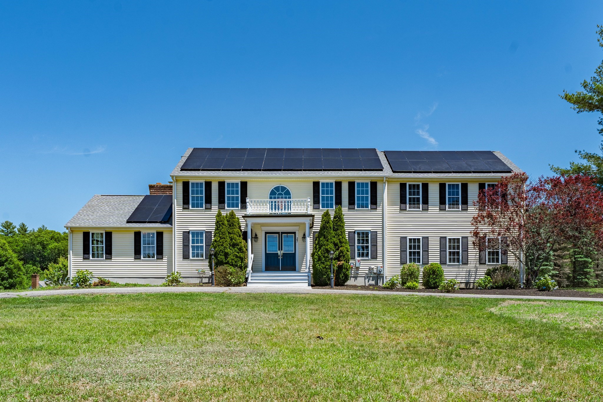 27 Charles Ave, Uxbridge, MA 01569
