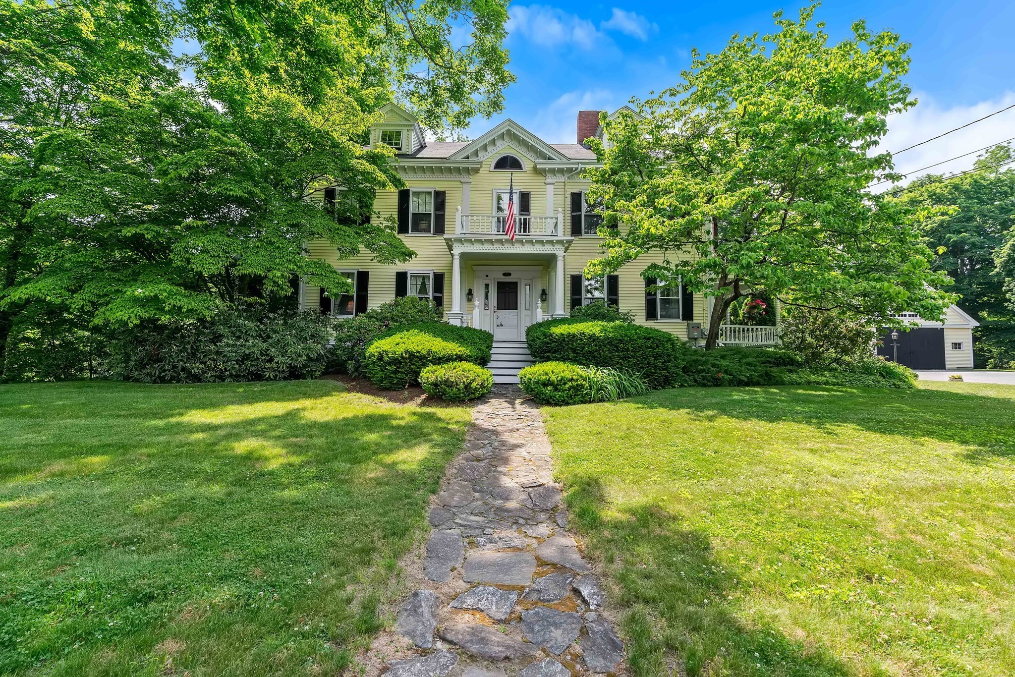 11 Concord Road, Wayland, MA 01778