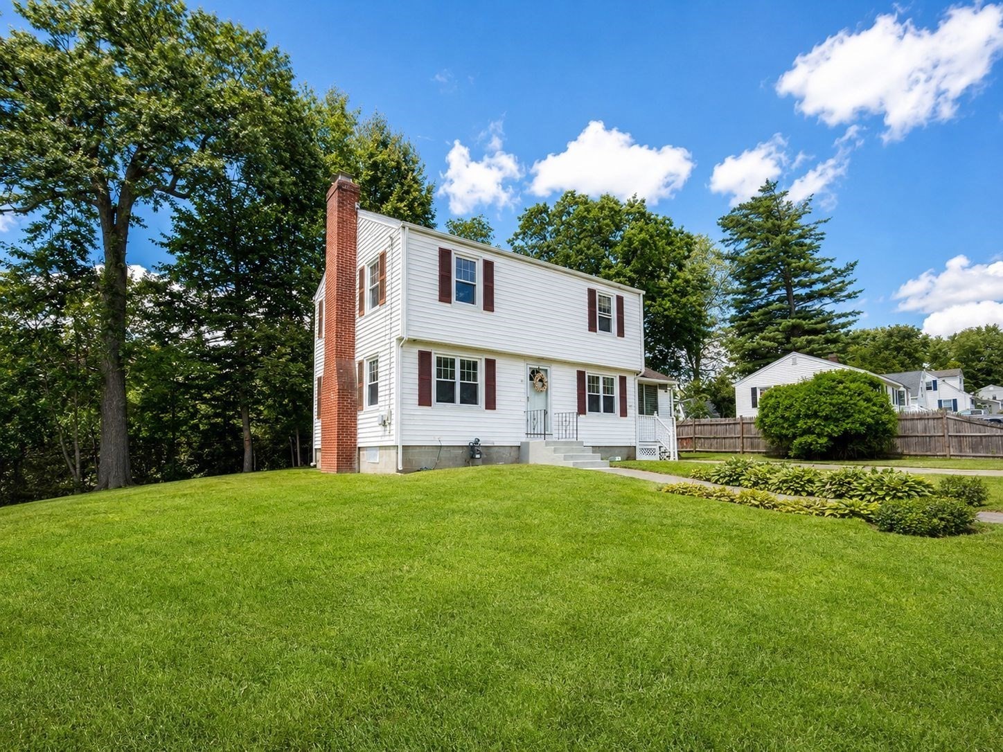 30 Springdale Rd, Dracut, MA 01826