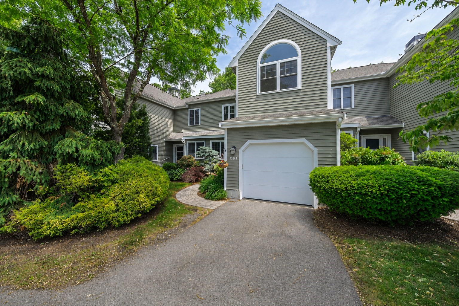 281 Bishops Forest Drive Unit 281, Waltham, MA 02452