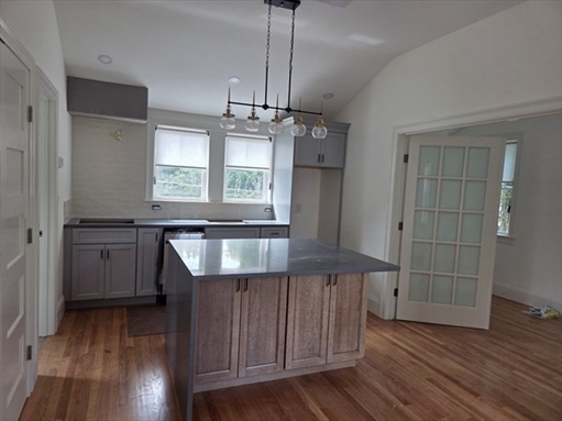 6 Lowell Ave, Apt 3