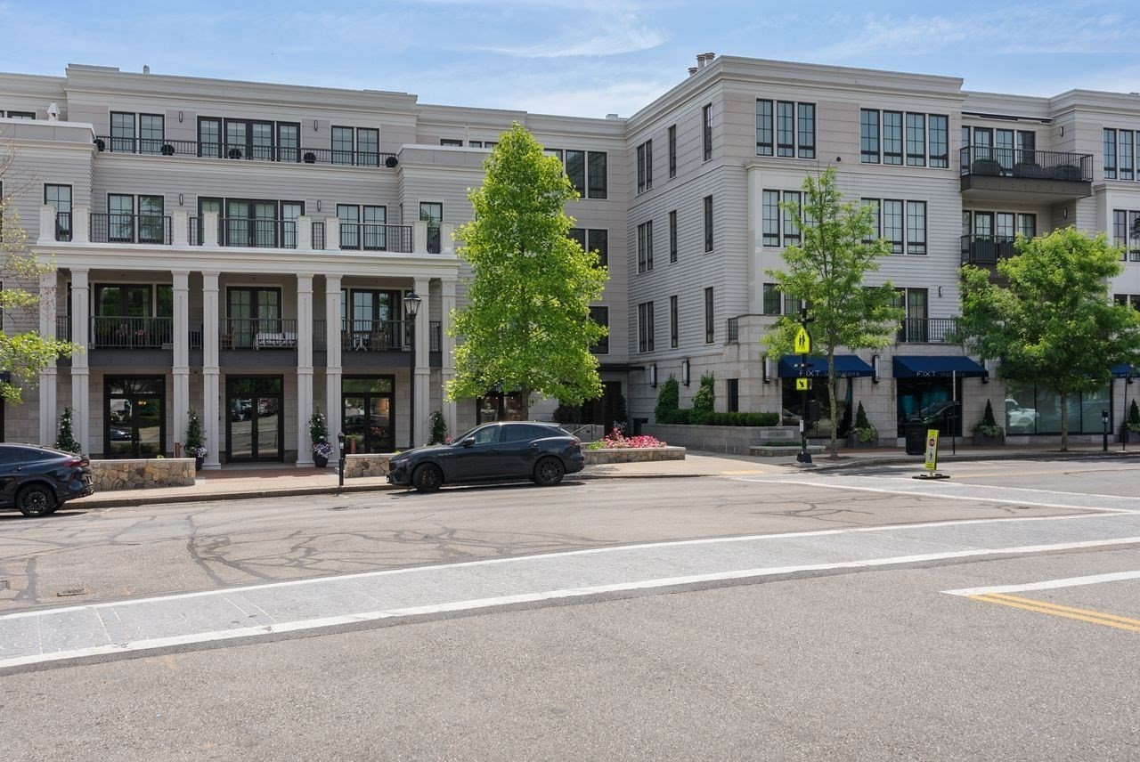 580 Washington Street Unit 304, Wellesley, MA 02482
