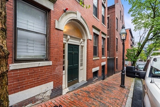 31 Irving St, Apt 4