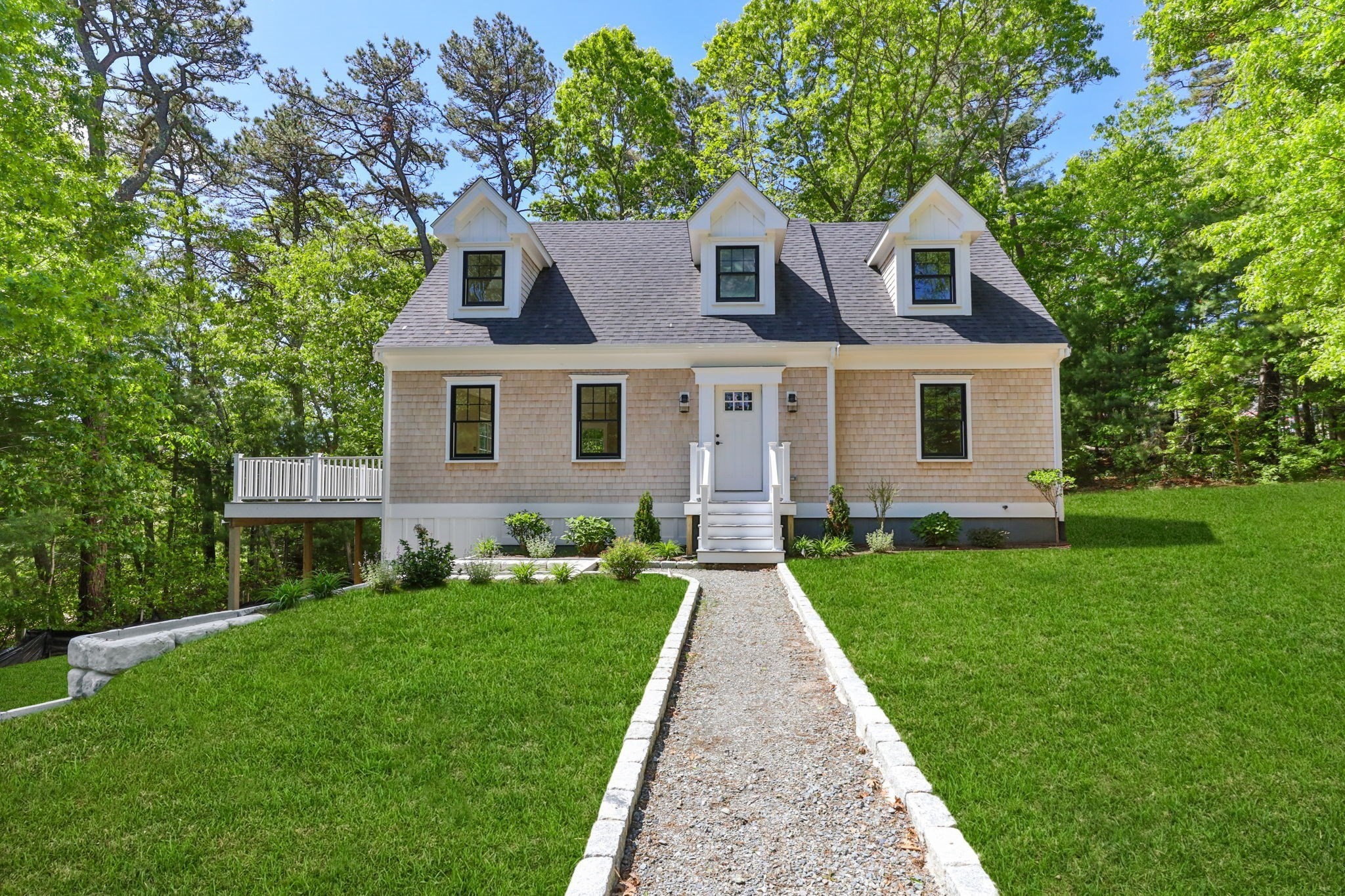 41 Little John Rd, Falmouth, MA 02536