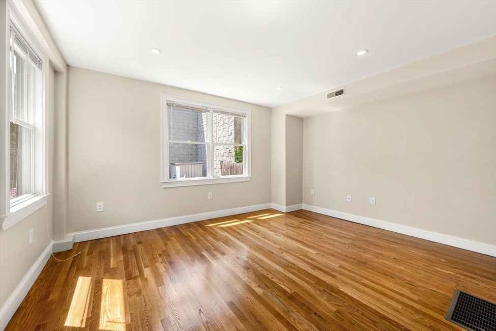 11 8th, Cambridge, MA Image 16