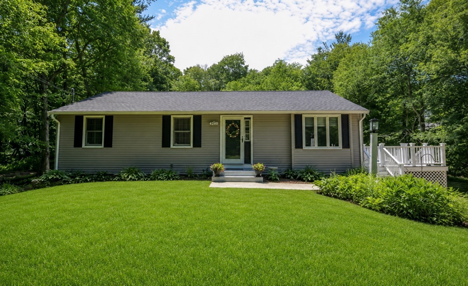 93 Franklin St, Douglas, MA 01516