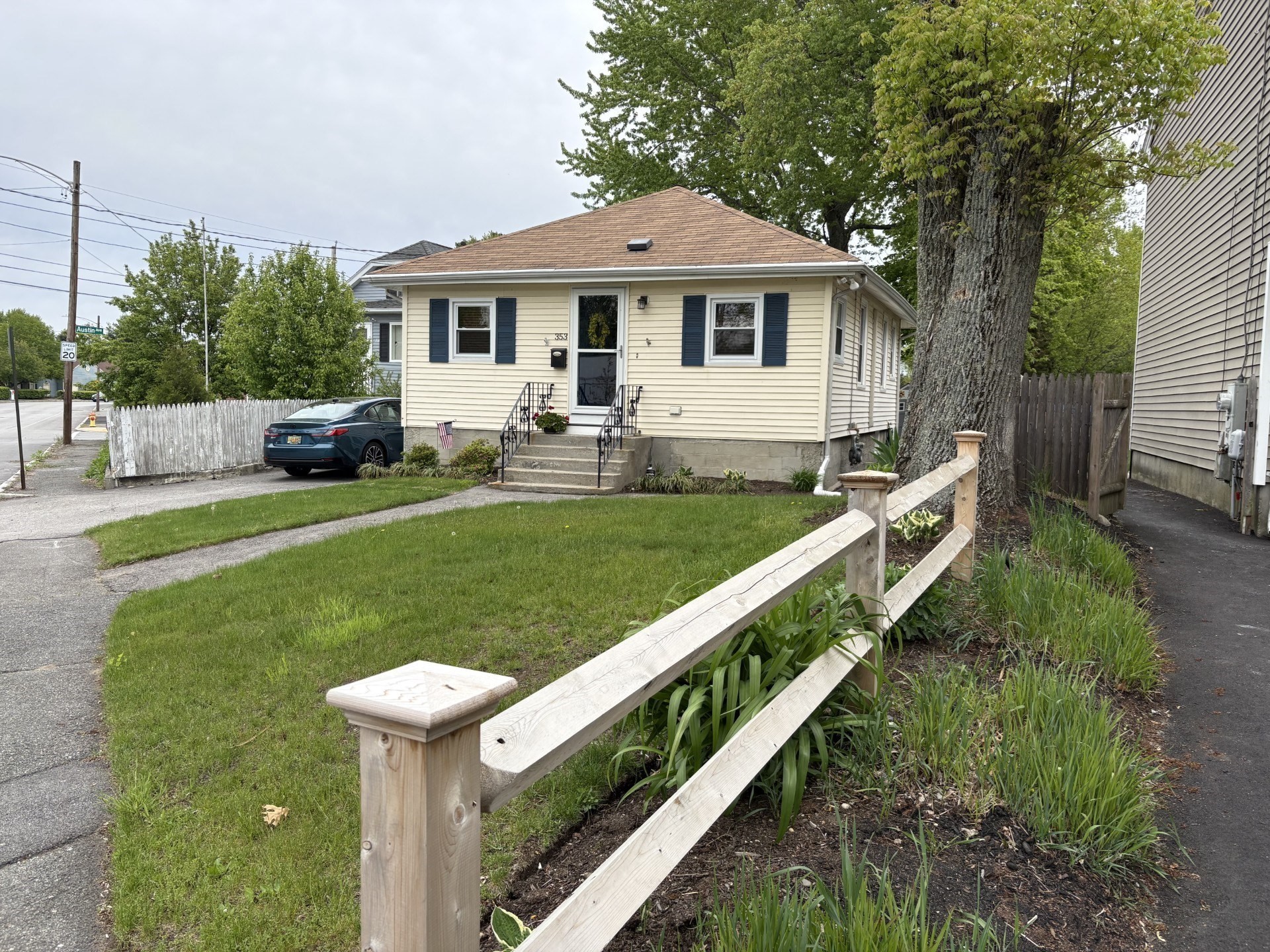 353 Massasoit, East Providence, RI 02914