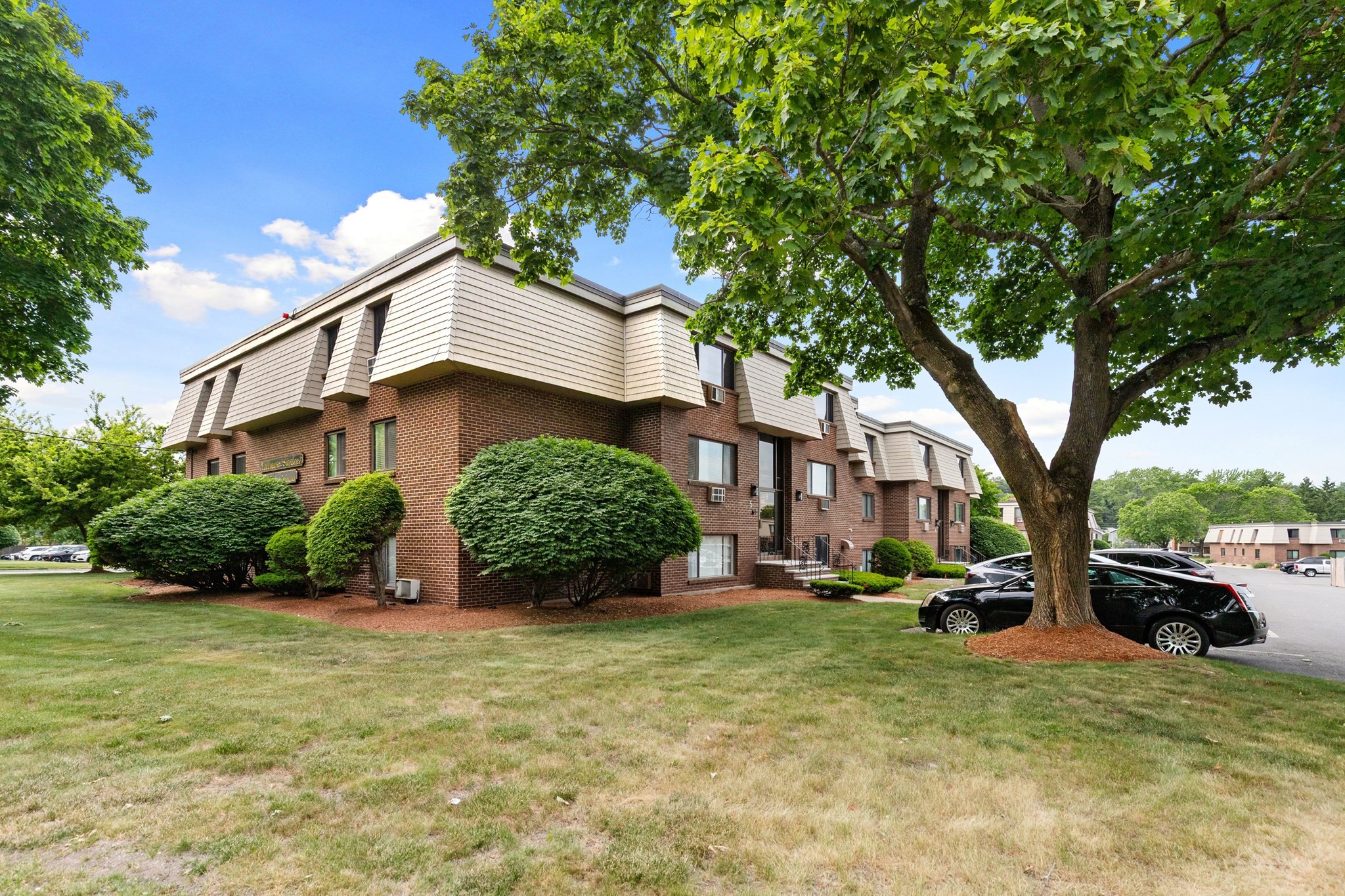 5 Hallmark Gardens Unit 12, Burlington, MA 01803