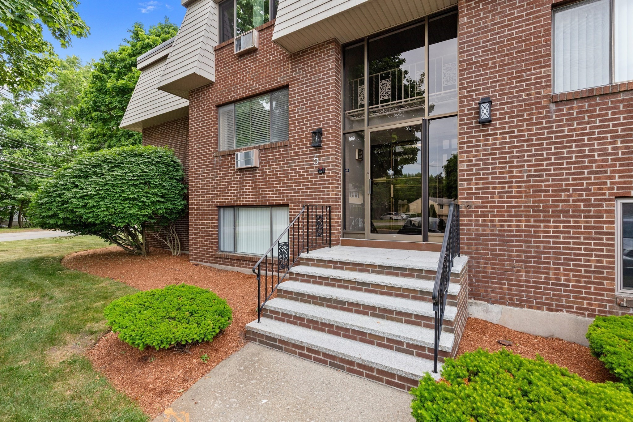5 Hallmark Gardens Unit 12, Burlington, MA 01803 - Image 2