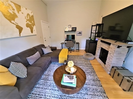 49 Cedar St, Apt 1 Rear