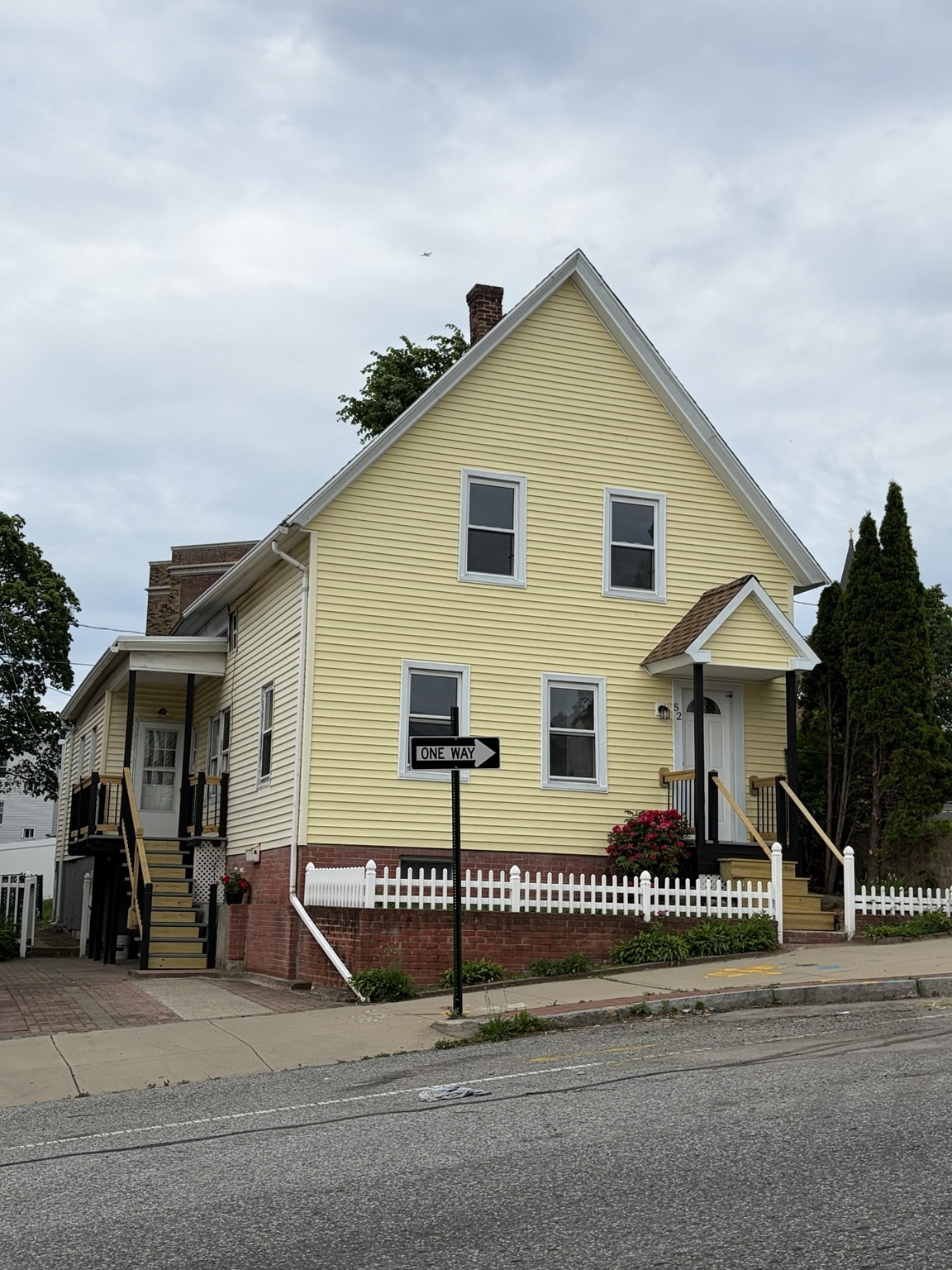 52 Harrison St, Worcester, MA 01604