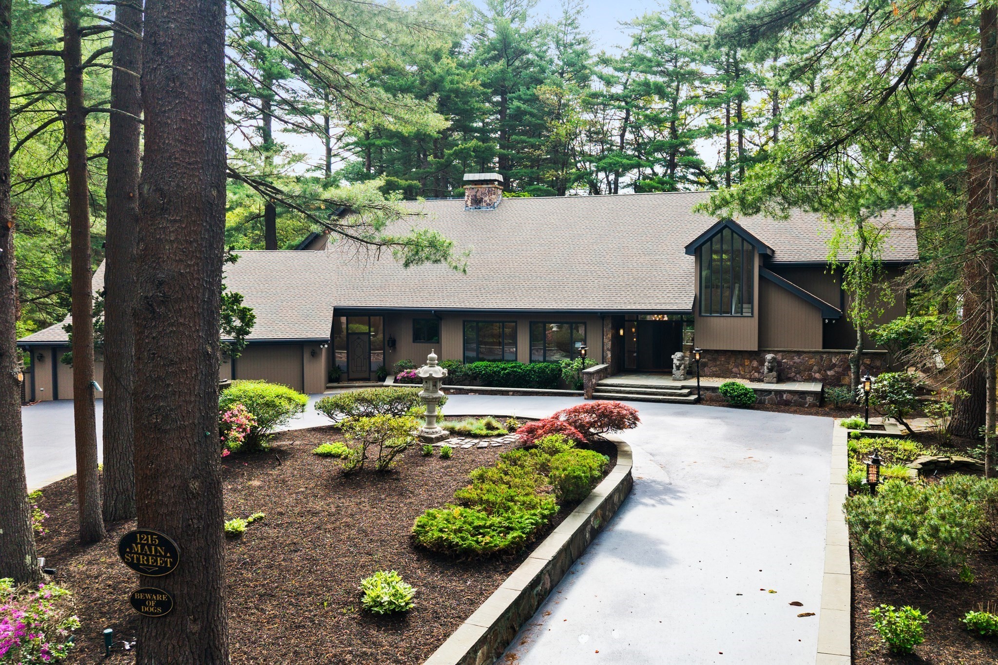 1215 Main St, Lynnfield, MA 01940