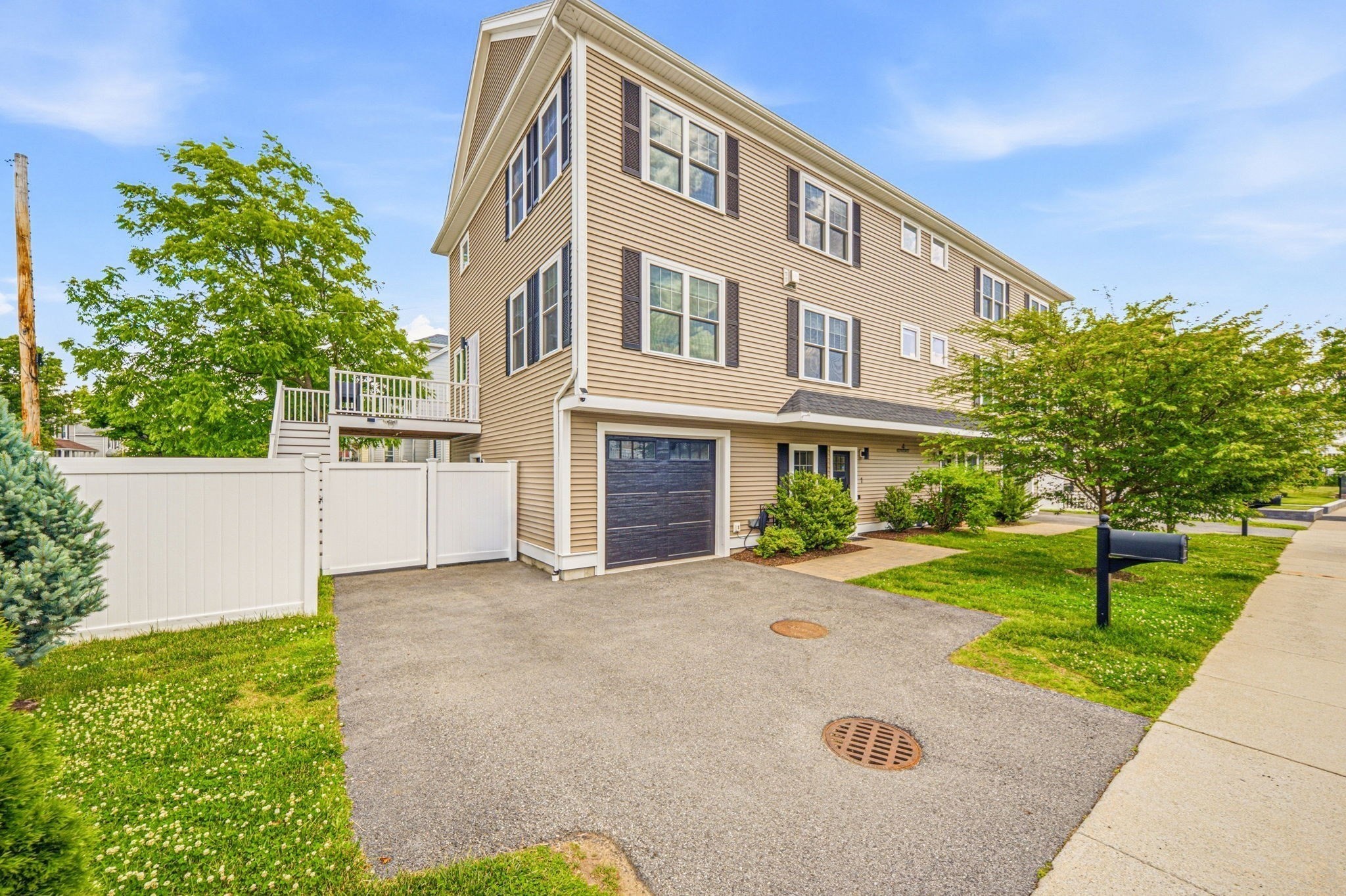 4 Boynton St Unit 1, Waltham, MA 02453