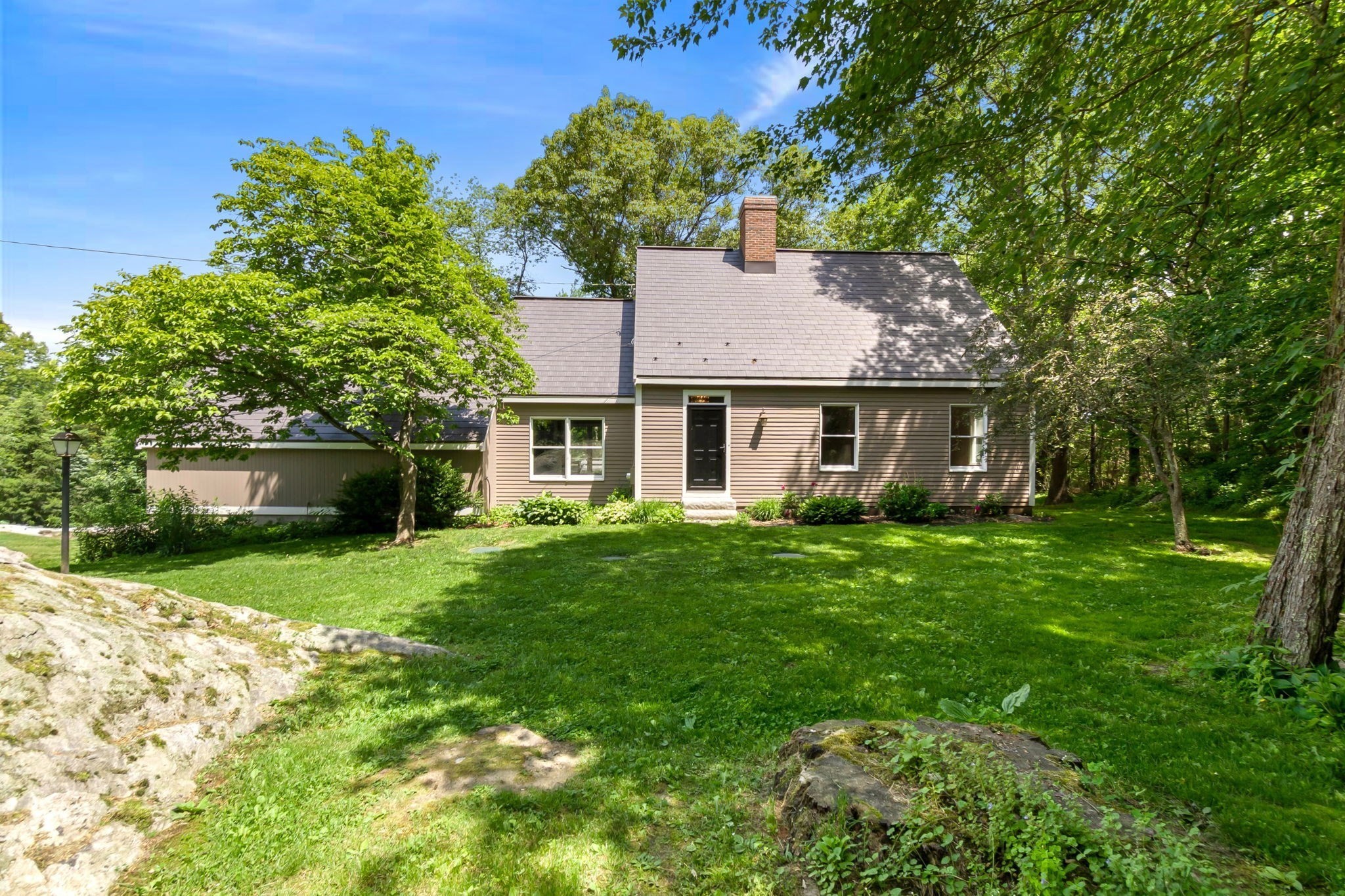 32 School St, Newbury, MA 01922