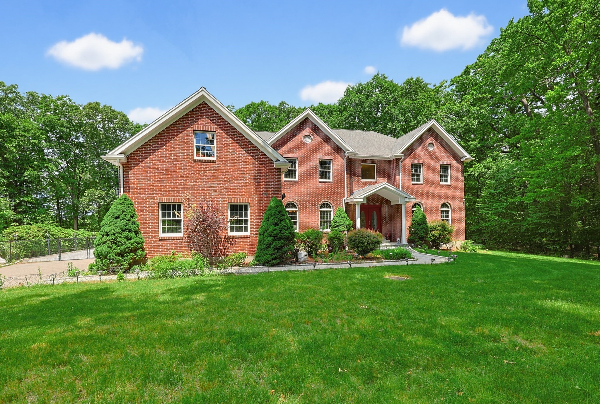 23 Goodnow Lane, Framingham, MA 01702