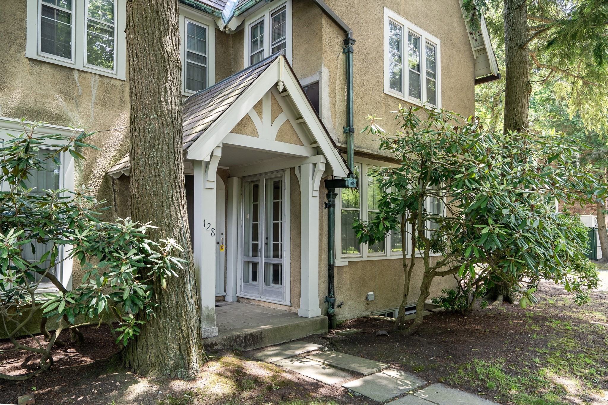 128 Dudley St, Brookline, MA 02445
