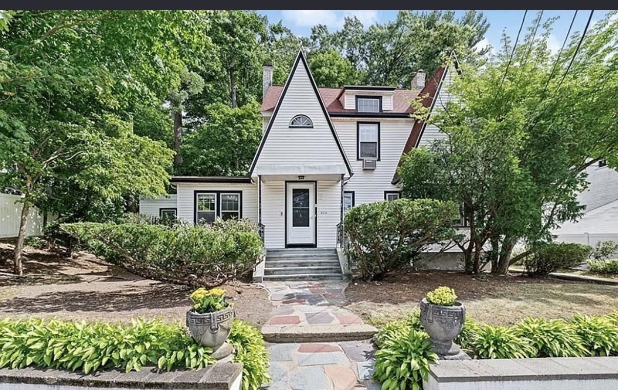 2084 Washington St, Newton, MA 02462