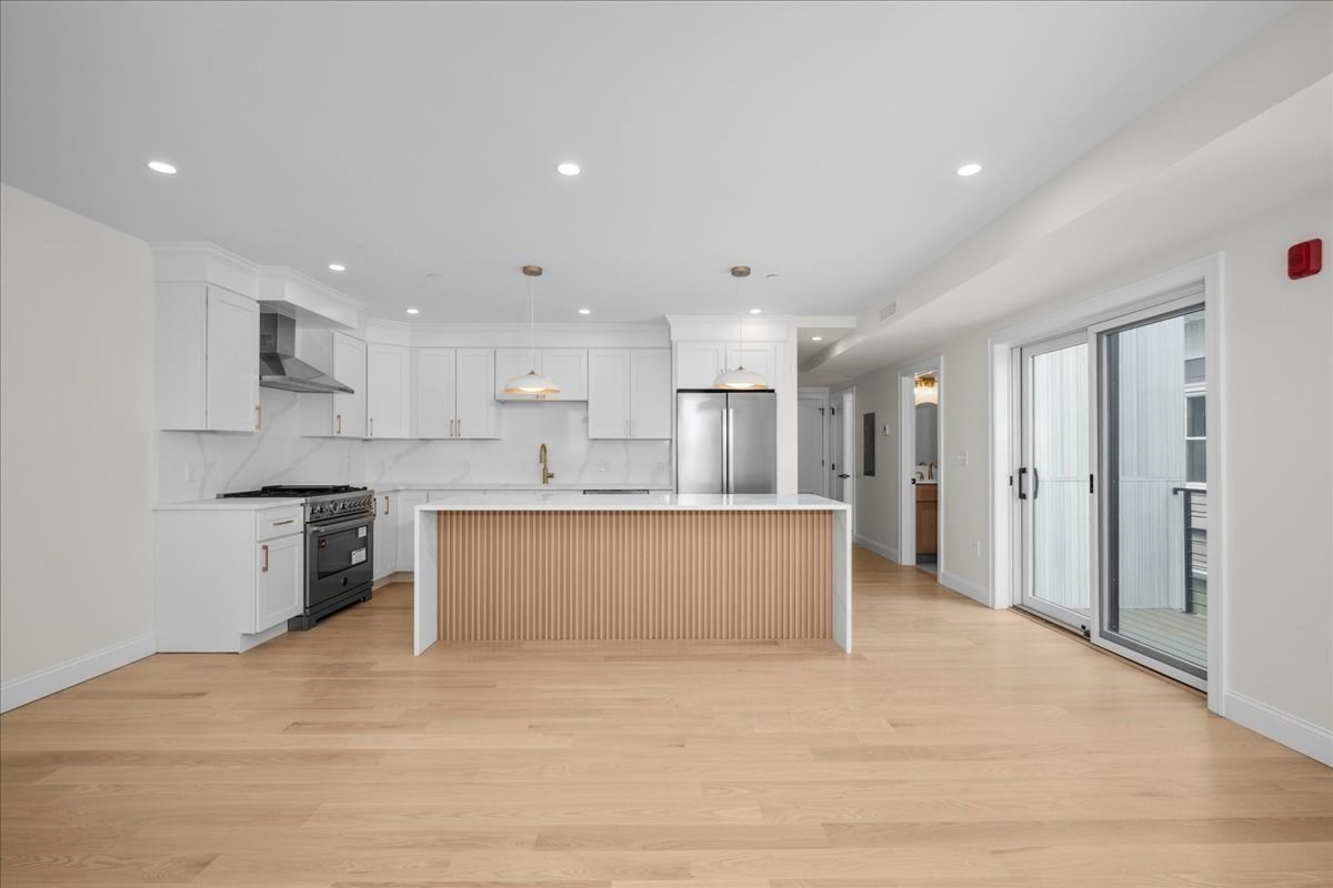 595 Broadway Unit 302, Somerville, MA 02145