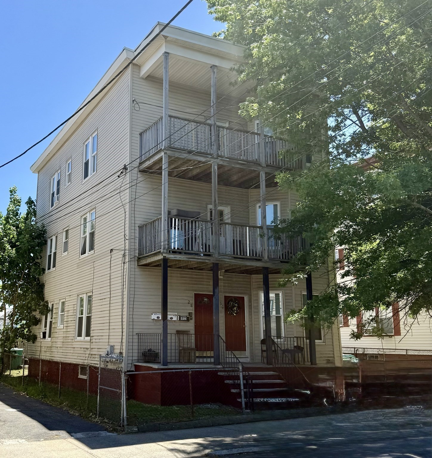 28 Hollingsworth St, Lynn, MA 01902