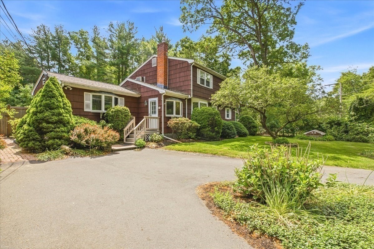 93 Hudson St, Halifax, MA 02338