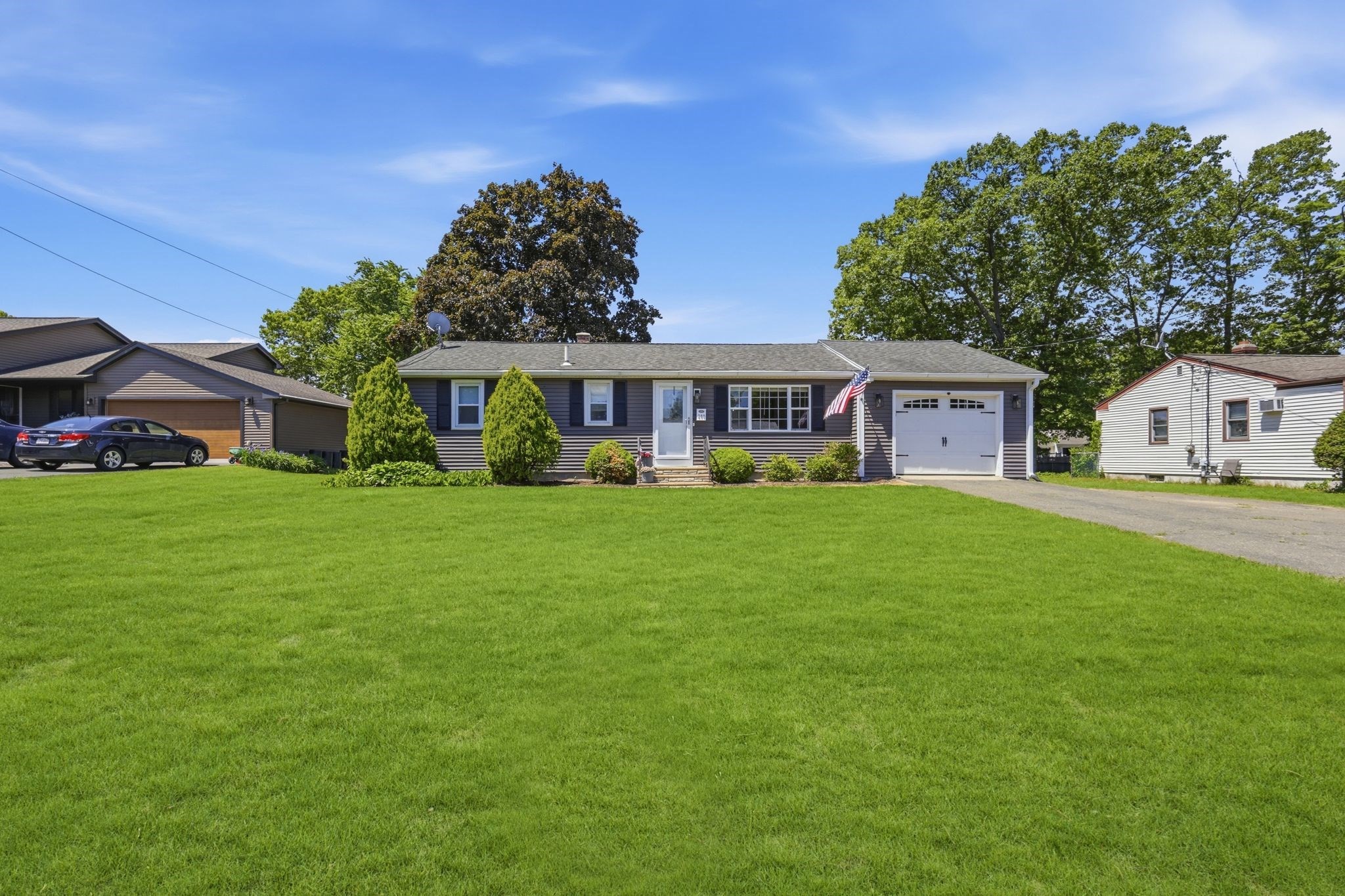 303 College St, Chicopee, MA 01020