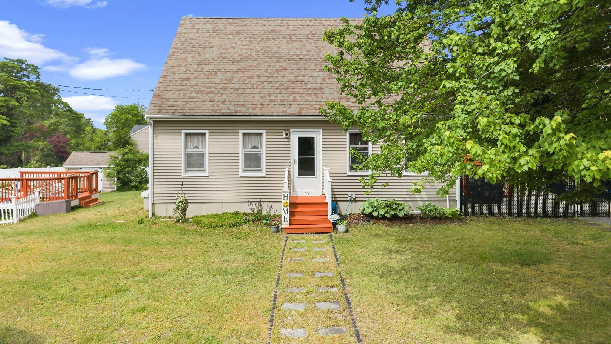 55 John St, Acushnet, MA 02743