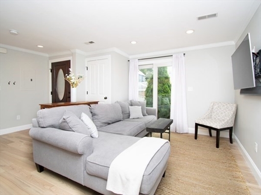 10 Symmes, Apt 1