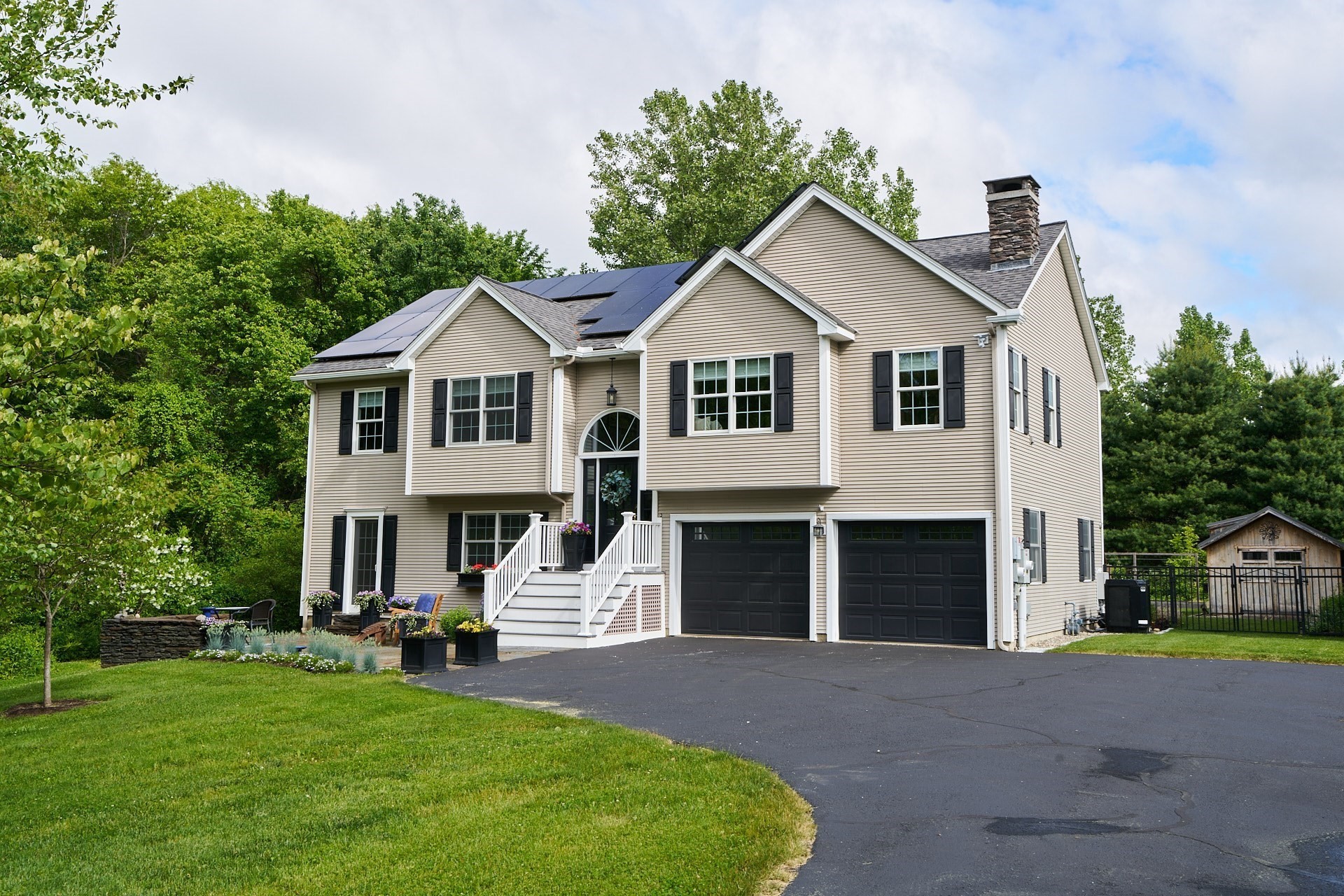 21 Holly Circle, Easthampton, MA 01027