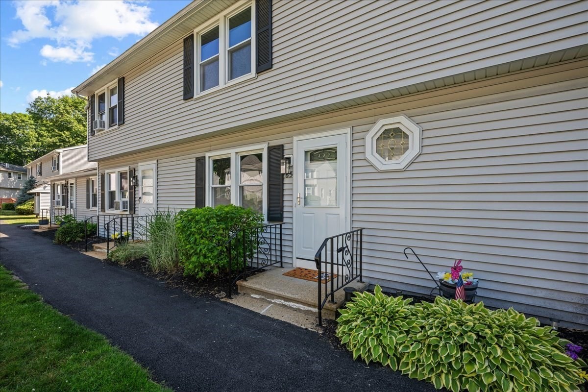 270 Sunderland Rd Unit 65, Worcester, MA 01604
