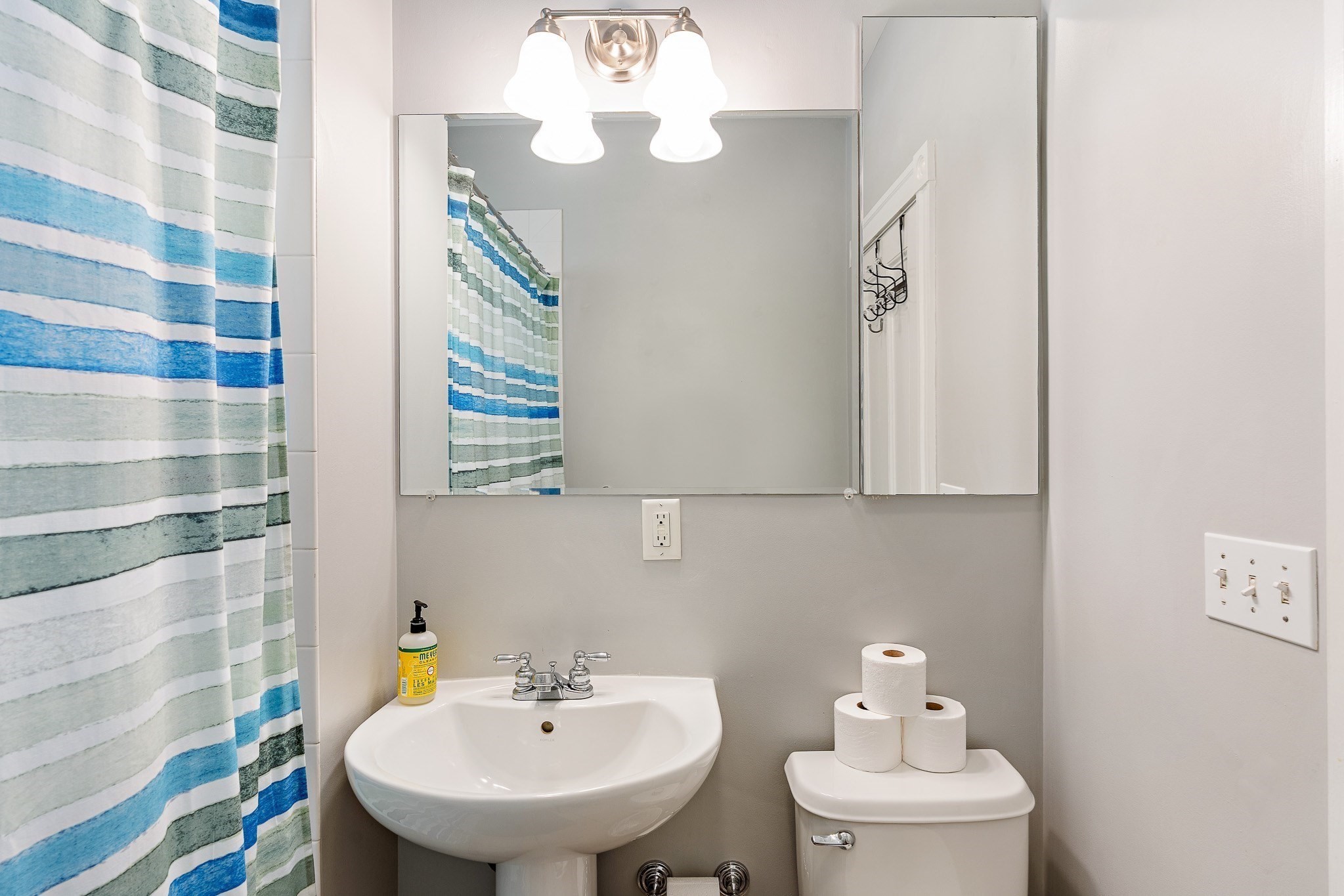 25 Banks St Unit 2, Somerville, MA 02144 - Image 16