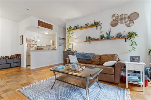 27 Bowdoin Street, Apt 2B