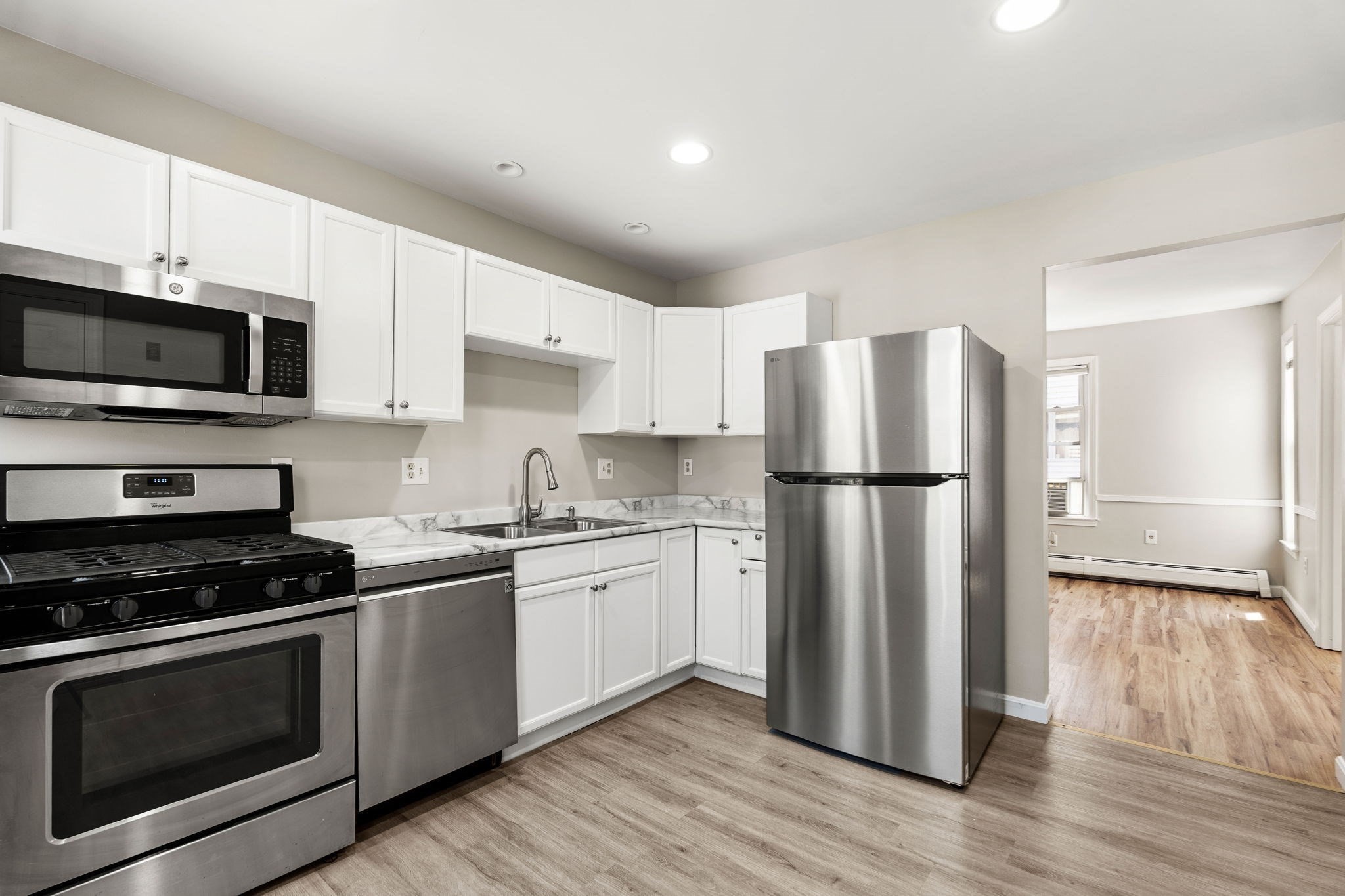 21 Carleton Ave, Haverhill, MA 01835