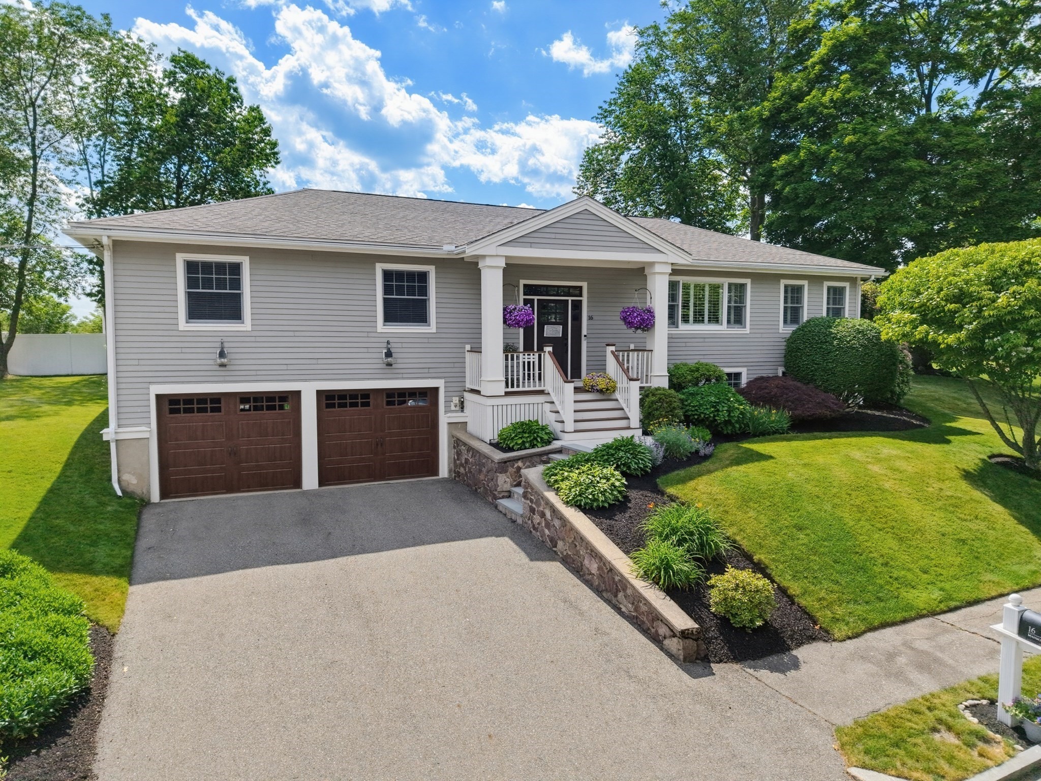 16 Mansion Rd, Wakefield, MA 01880