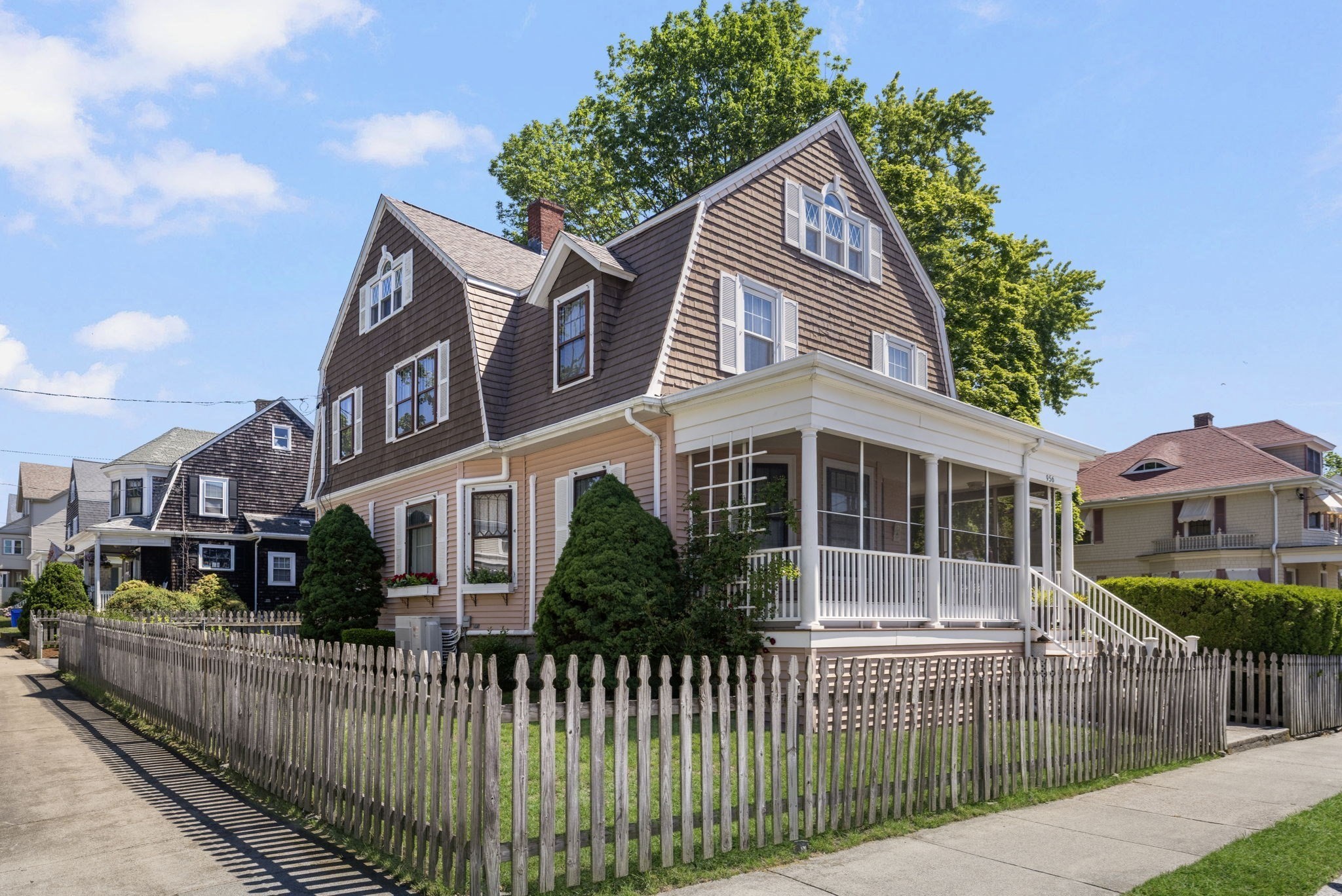 956 Maple St, Fall River, MA 02720