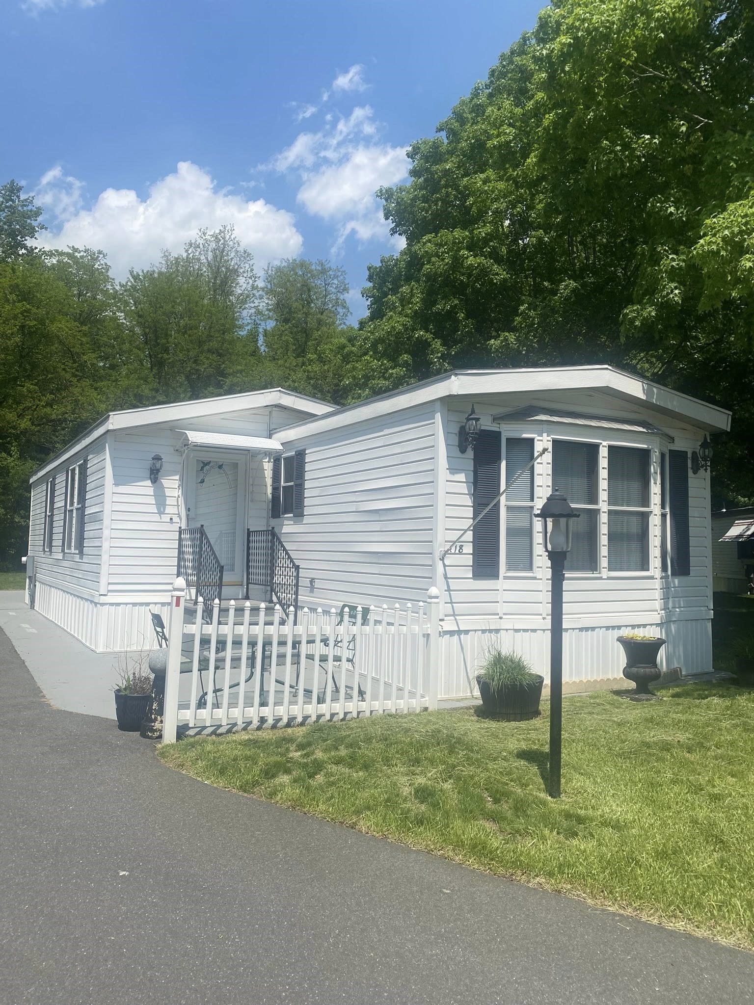 18 Parkwood Dr, West Springfield, MA 01089